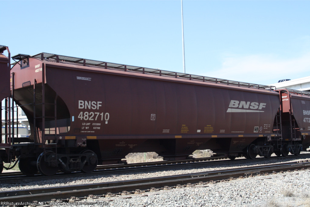 BNSF 482710